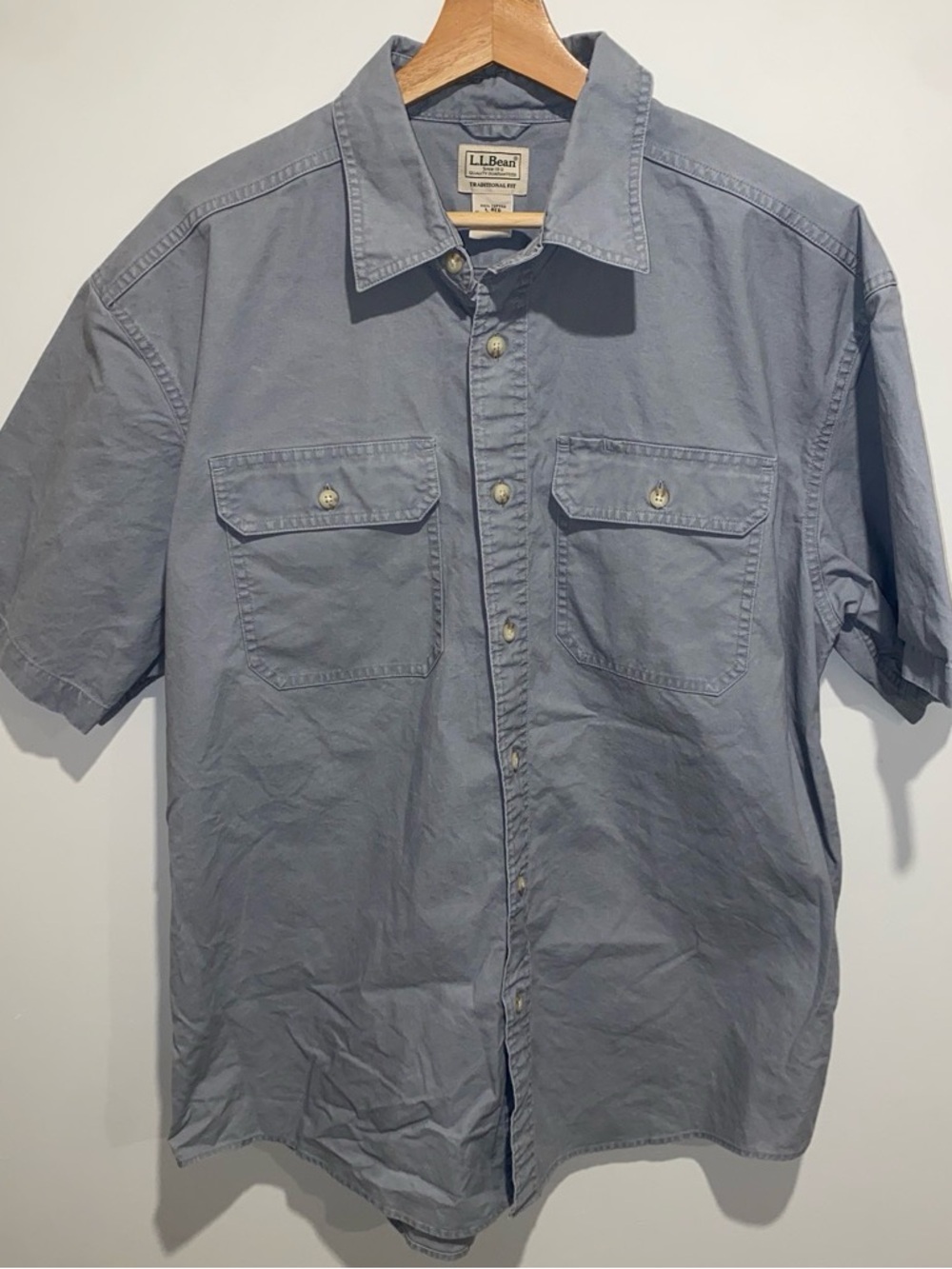 L.L. Bean Men's Gray Short-Sleeve Button-Up Shirt Size Large Regular 100% Cotton